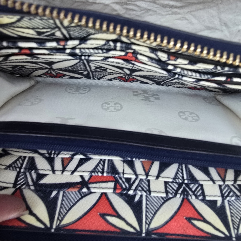 Tory Burch Navy, Red, White & Green Floral Zip Wallet - Picture 8 of 9